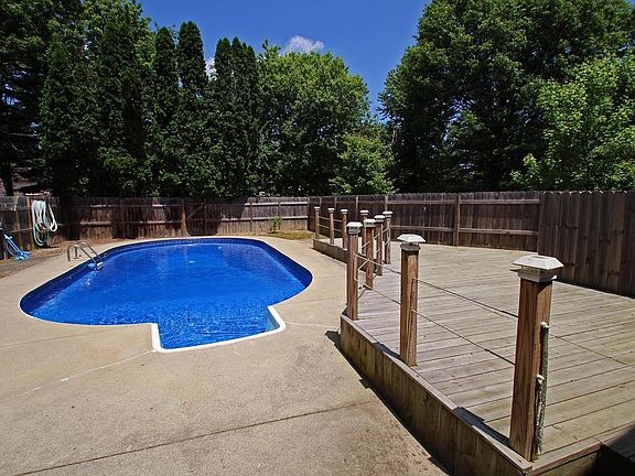 5th image of 8848 Stonehenge Dr NW