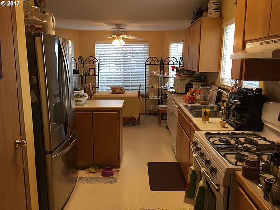 3rd image of 13802 NE 89th Cir
