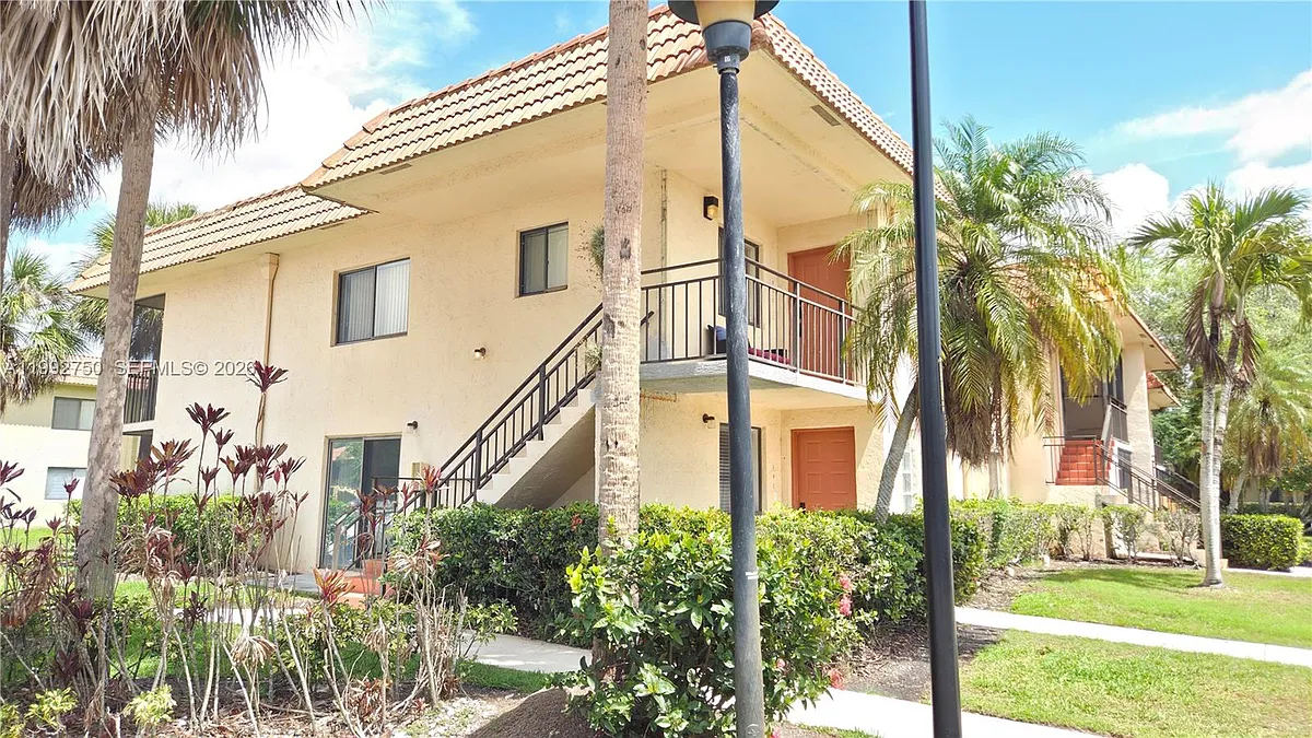 Building Photo - 357 Lakeview Dr #1