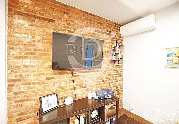 4th image of 200 W 9th St APT 1L