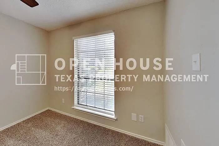 1914 Oakbluff Dr — Photo 16