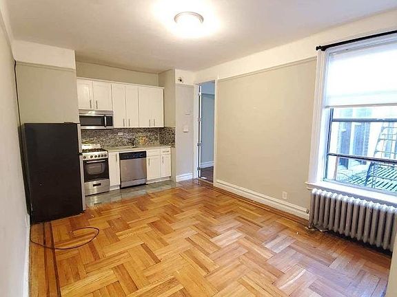 2nd image of 991 Carroll St #B18