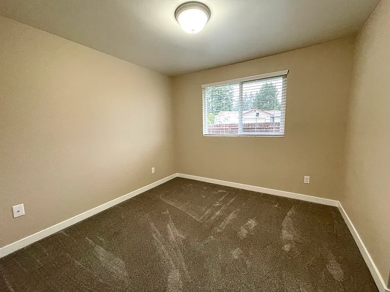 2nd guest bedroom.