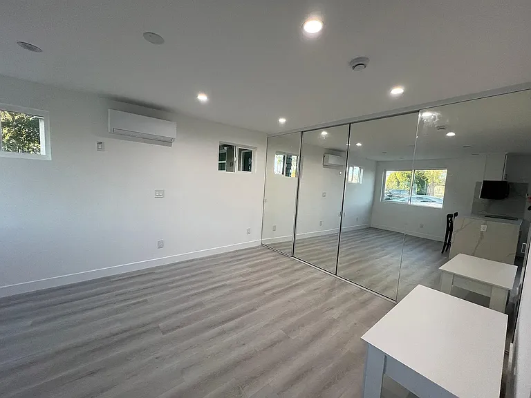 6945 Aura Ave #ADU — Photo 4