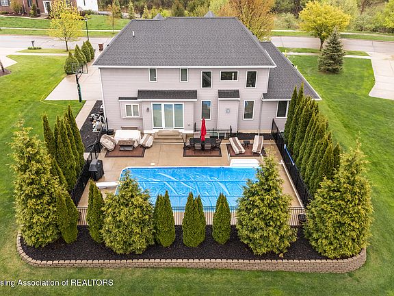 3rd image of 6069 Sacramento Way
