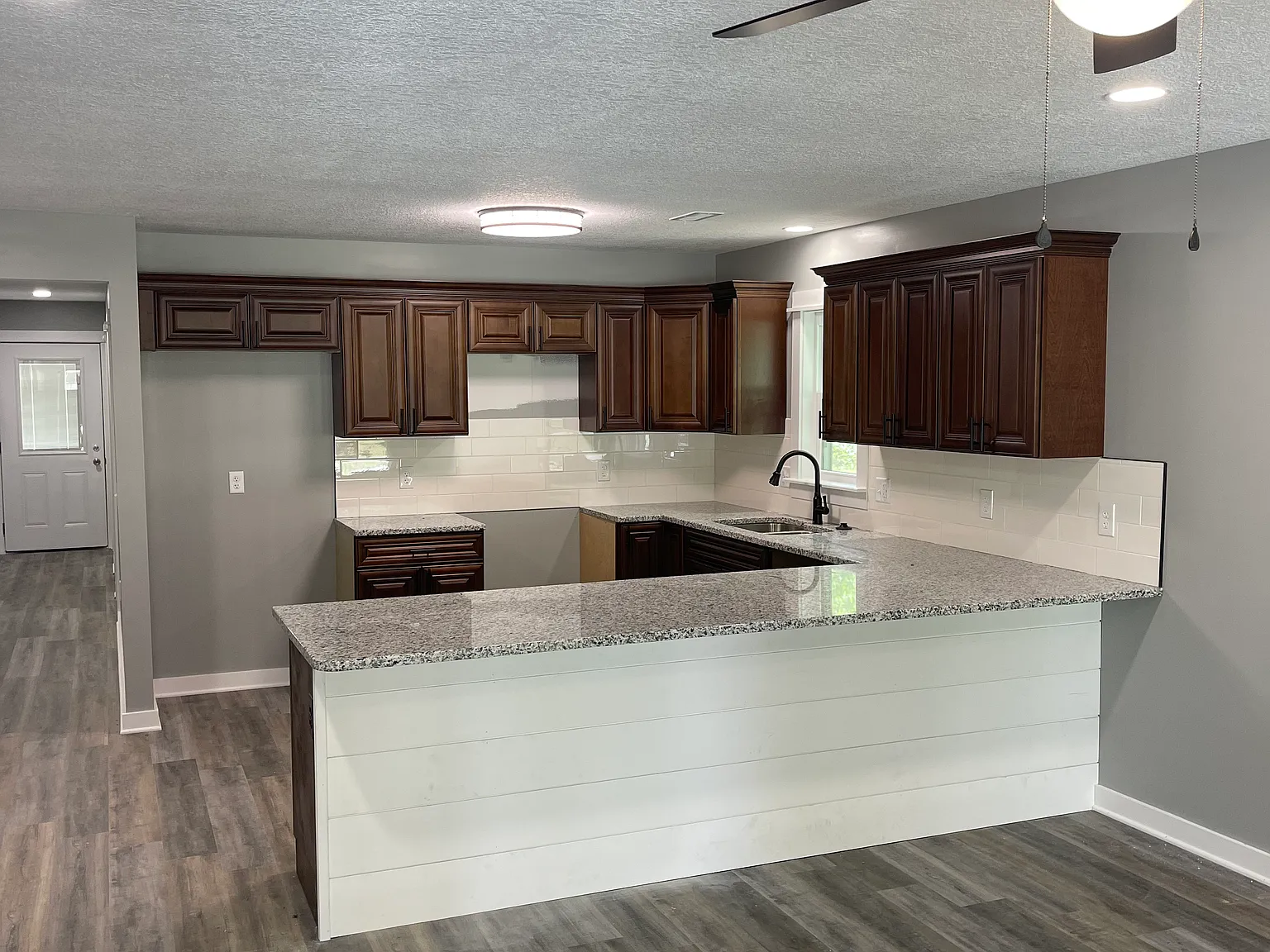3 bed, 1300 sqft, $1,850 — Photo 2