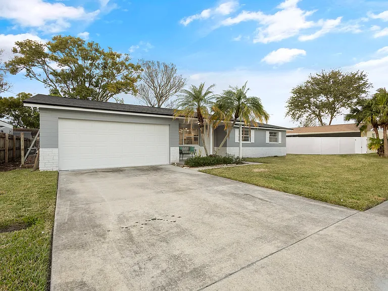 738 Baywood Ln — Photo 42