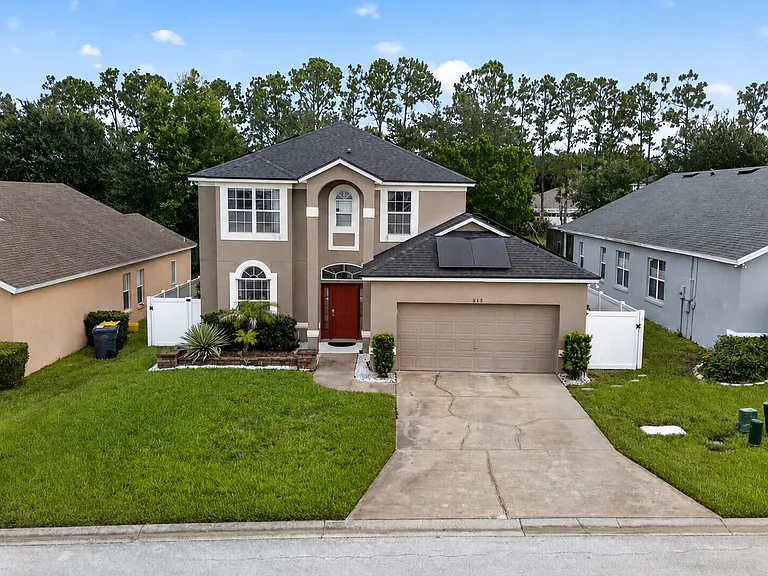 515 Corvina Dr — Photo 1