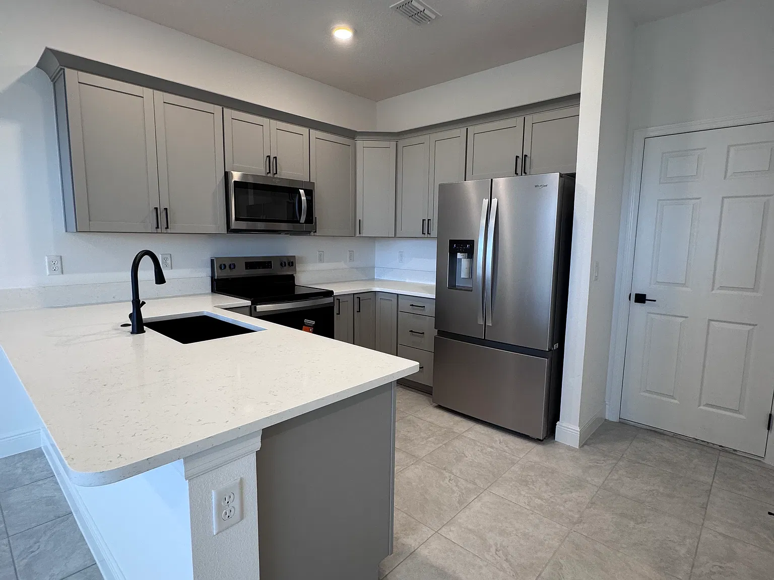 3 bed, 2.5 bath, 1551 sqft, $1,900 — Photo 4