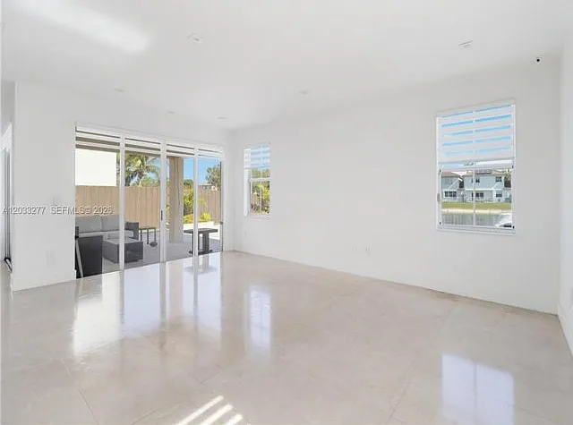 4 bed, 4.0 bath, 3008 sqft, $7,900 — Photo 3
