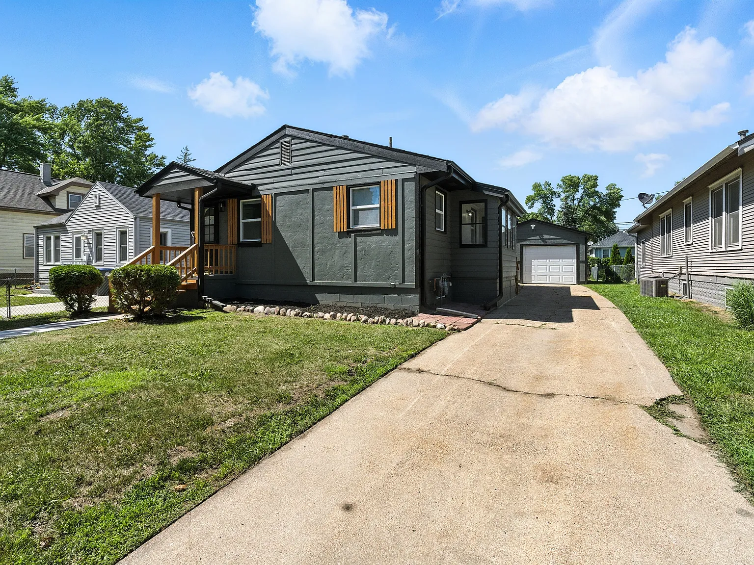 4 bed, 1720 sqft, $2,100 — Photo 4