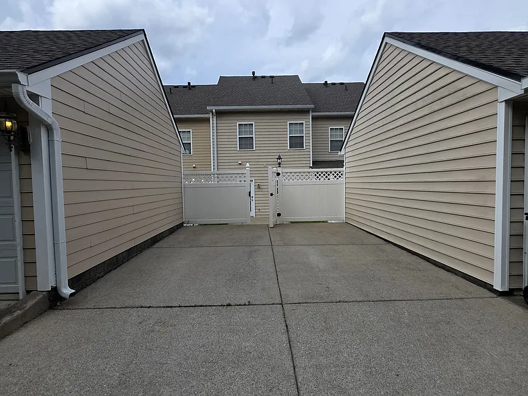 7025 Sunnywood Dr — Photo 19