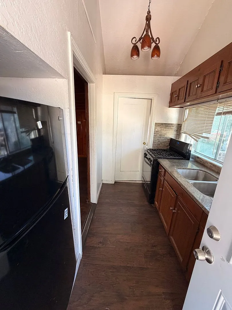 Charming 1BR Duplex in Sacramento — Photo 2