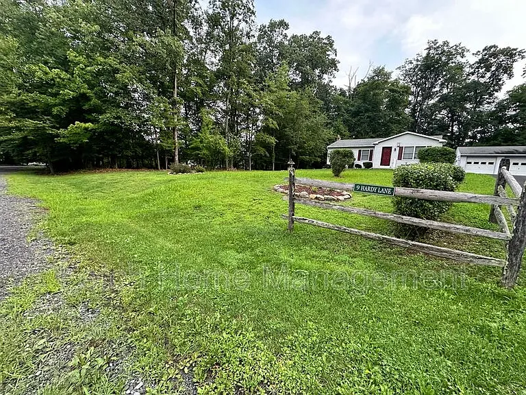 9 Hardy Ln — Photo 2