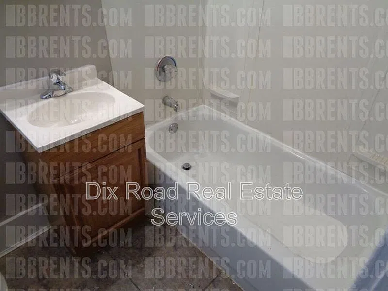 3 bed, 1.0 bath, 960 sqft, $1,075 — Photo 4
