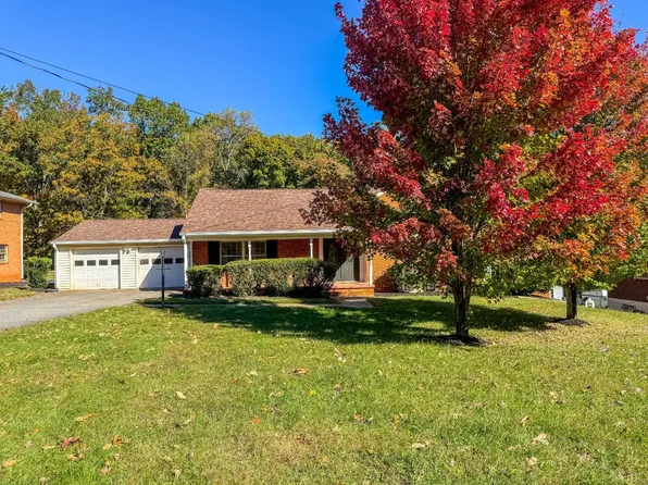 193 Daniels Dr, Madison Heights, VA 24572