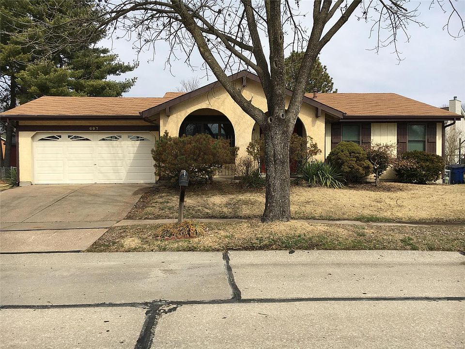 1st image of 607 Fox Plains Dr