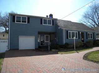 8 Baltic Pl, Amity Harbor, NY 11701