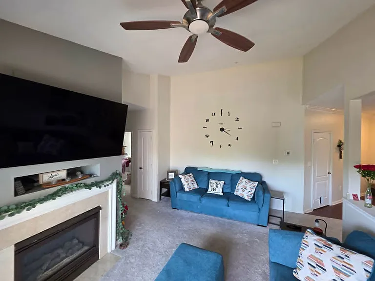 43300 Marymount Ter #300 — Photo 12