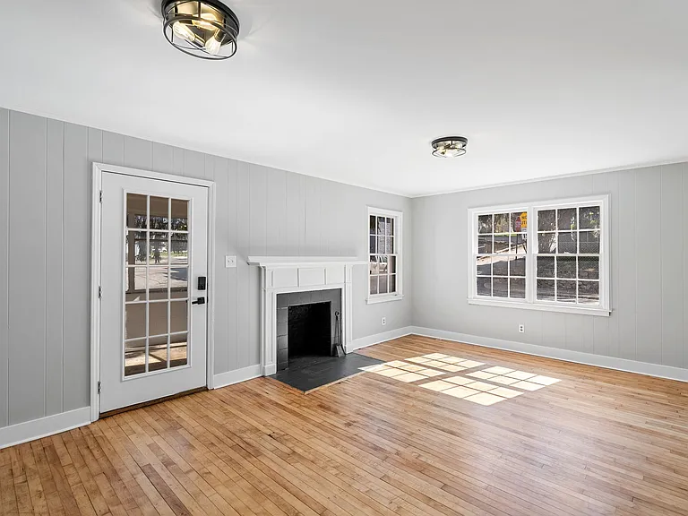 720 N Main St — Photo 2
