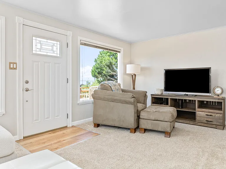 400 Kings Ave — Photo 6
