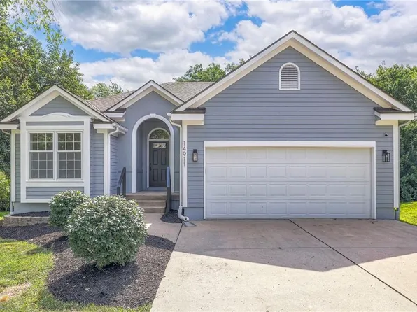 14911 Stonewood Dr, Grandview, MO 64030