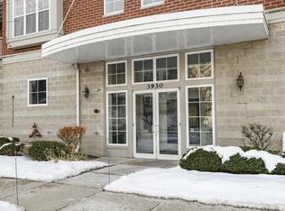 3930 S Lake Dr APT 302, Saint Francis, WI