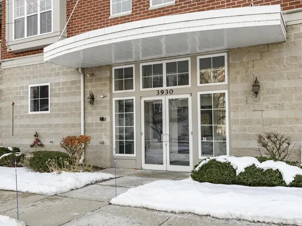3930 South Lake DRIVE #302, Saint Francis, WI 53235