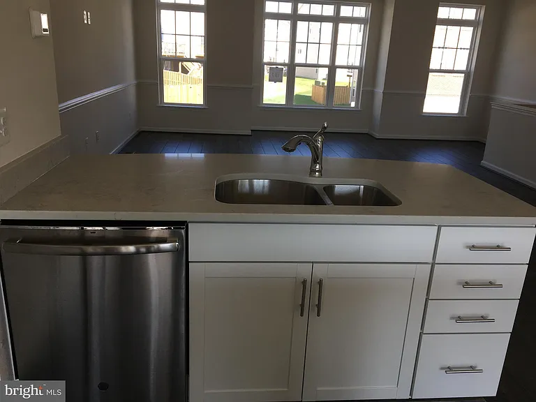 202 Apsley Ter — Photo 15