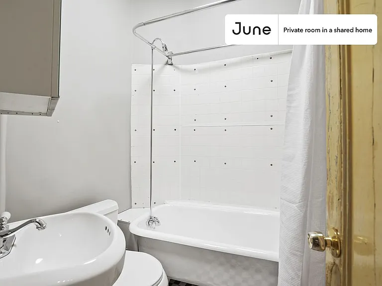 336 W 47th St #2D — Photo 7