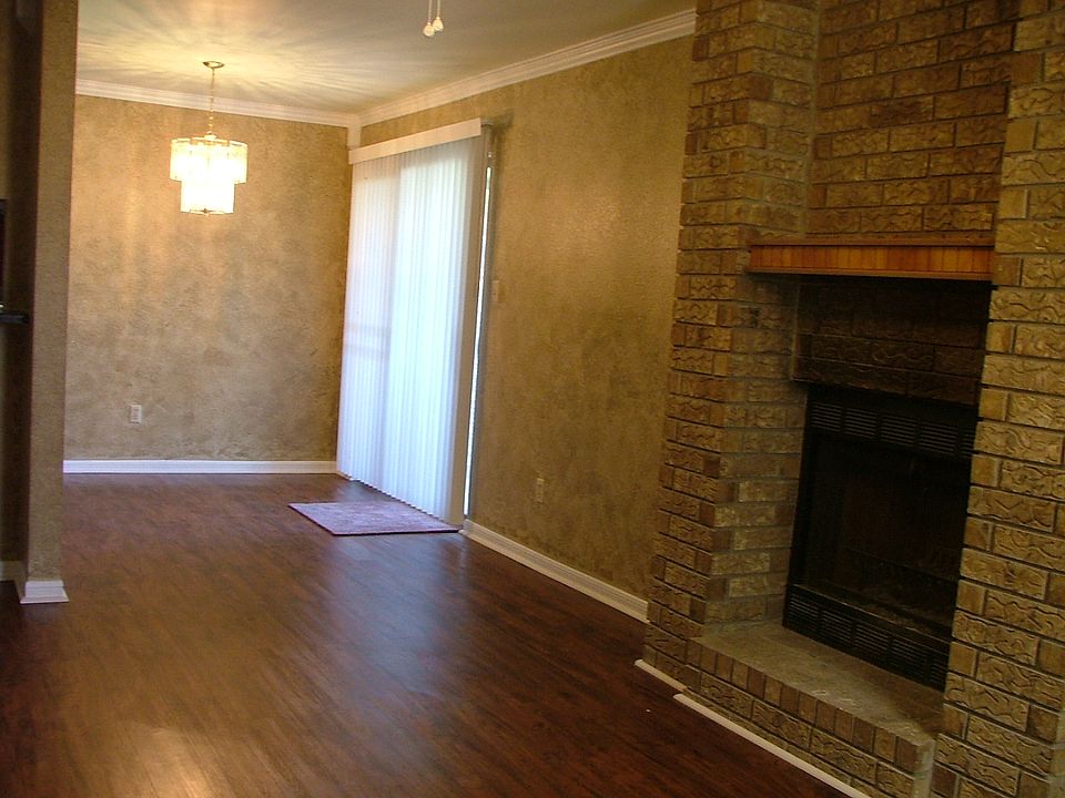 1st image of 1811 Cedarhill Dr APT A