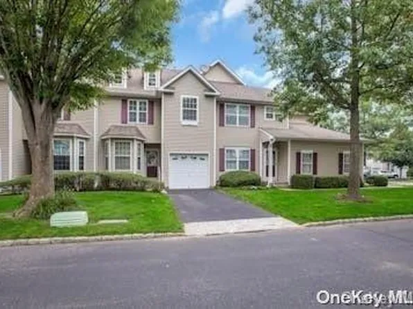 6 Avery Court #6, Nesconset, NY 11767