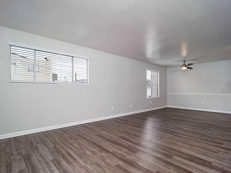 Los Robles Apartments — Photo 23