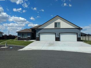 11501 Arrow Shelf Dr, Pasco, WA 99301