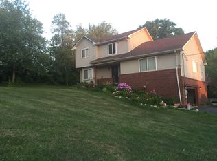 10446 Dunham Rd, Hartland, MI 48353