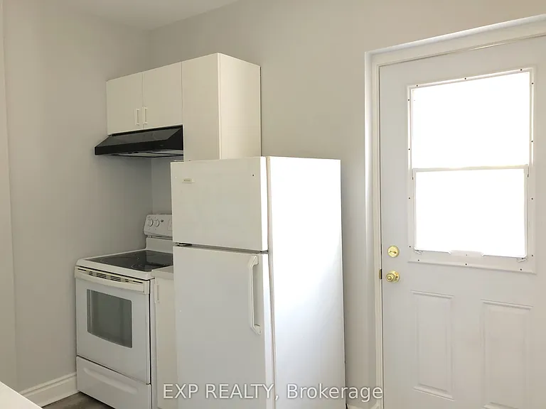 2798 Dundas St W — Photo 13