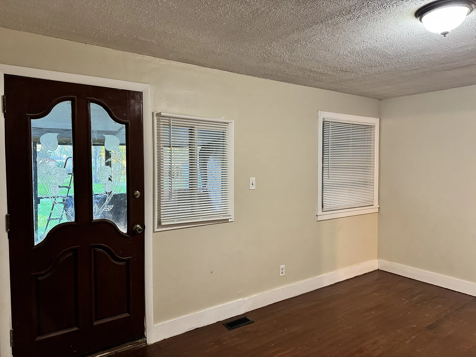 2 bed, 1050 sqft, $1,250 — Photo 1
