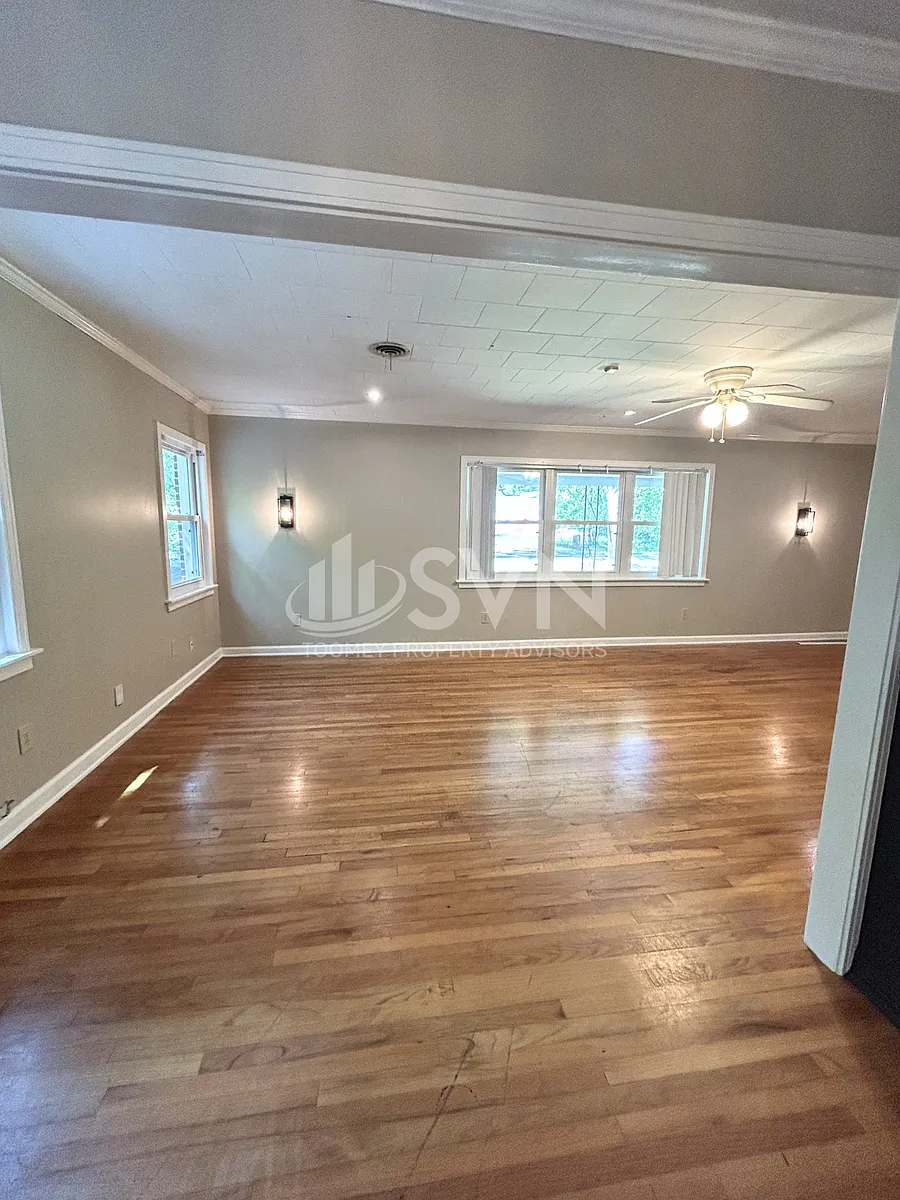 Building Photo - 2913 Riverside Dr #A
