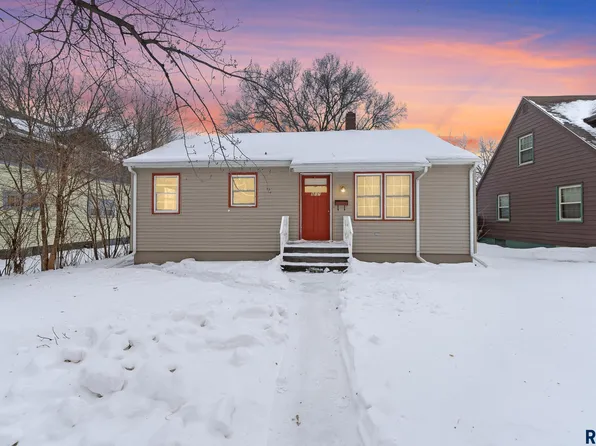 817 W Center St, Madison, SD 57042