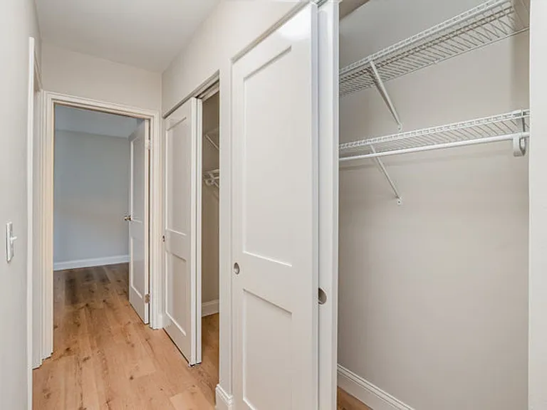 Twin Terrace Apartments — Photo 9
