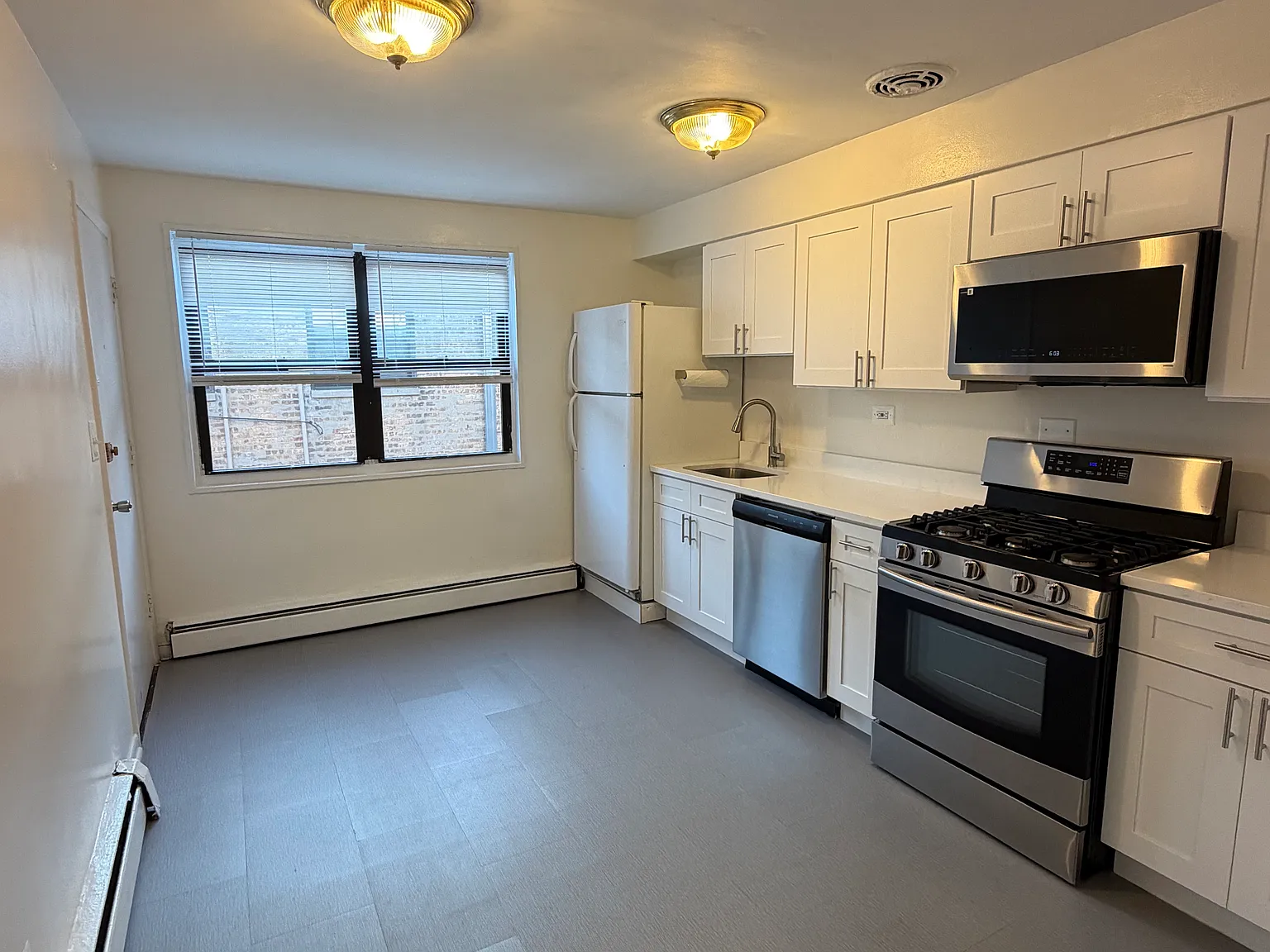 1654 W Pratt Blvd — Photo 1