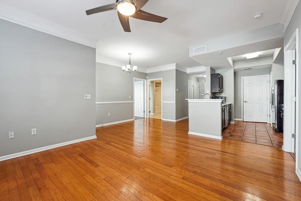 Building Photo - 2700 Pine Tree Rd NE #1212