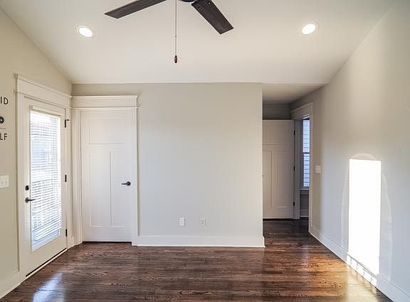 5th image of 511D Chesterfield Ave
