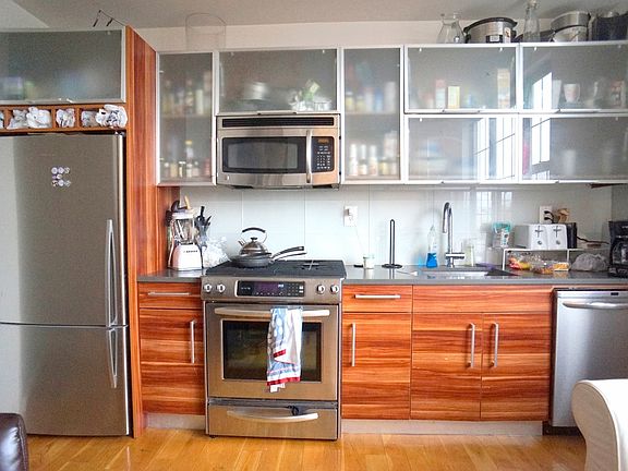 5th image of 687 Driggs Ave APT 4L
