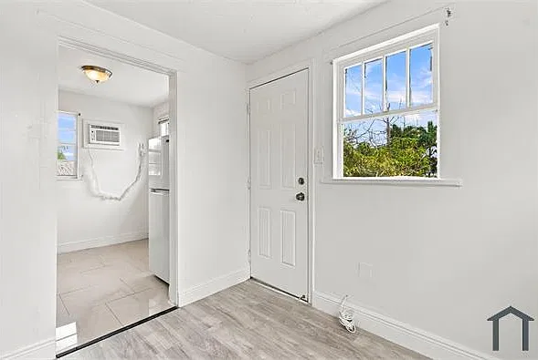 1 bed, 700 sqft, $1,500 — Photo 2