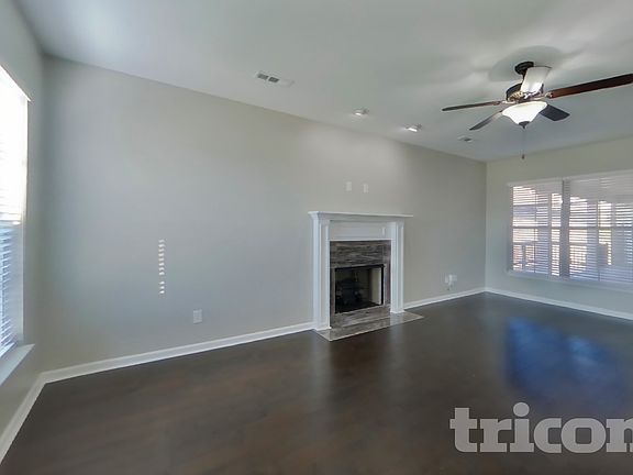 2nd image of 1050 Paddock Park Cir