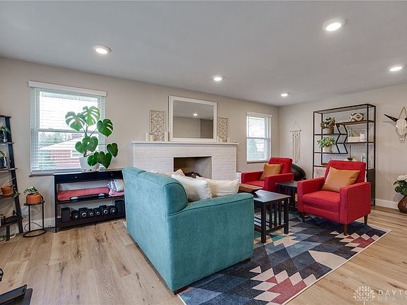 5th image of 940 Donson Dr