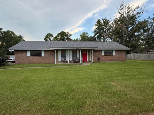 204 Westover Dr, Forest, MS 39074