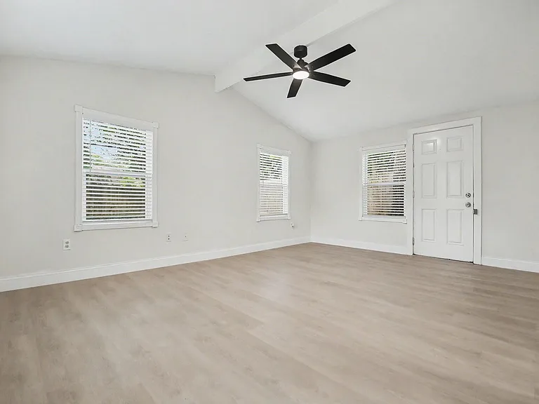 9323 Meadowbriar Ln — Photo 34