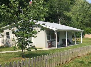 527 Sunset Farm Rd, Whittier, NC 28789